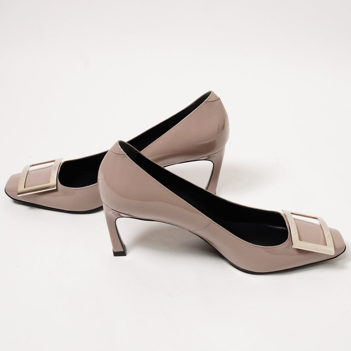 Roger Vivier 經典Trompette系列皮革金屬飾扣喇叭跟高跟鞋 奶茶色