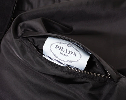 Prada Re-Nylon 尼龍連帽外套 黑色