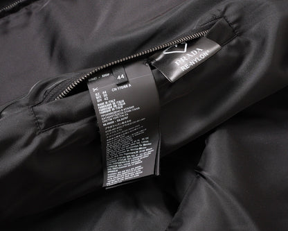 Prada Re-Nylon 尼龍連帽外套 黑色