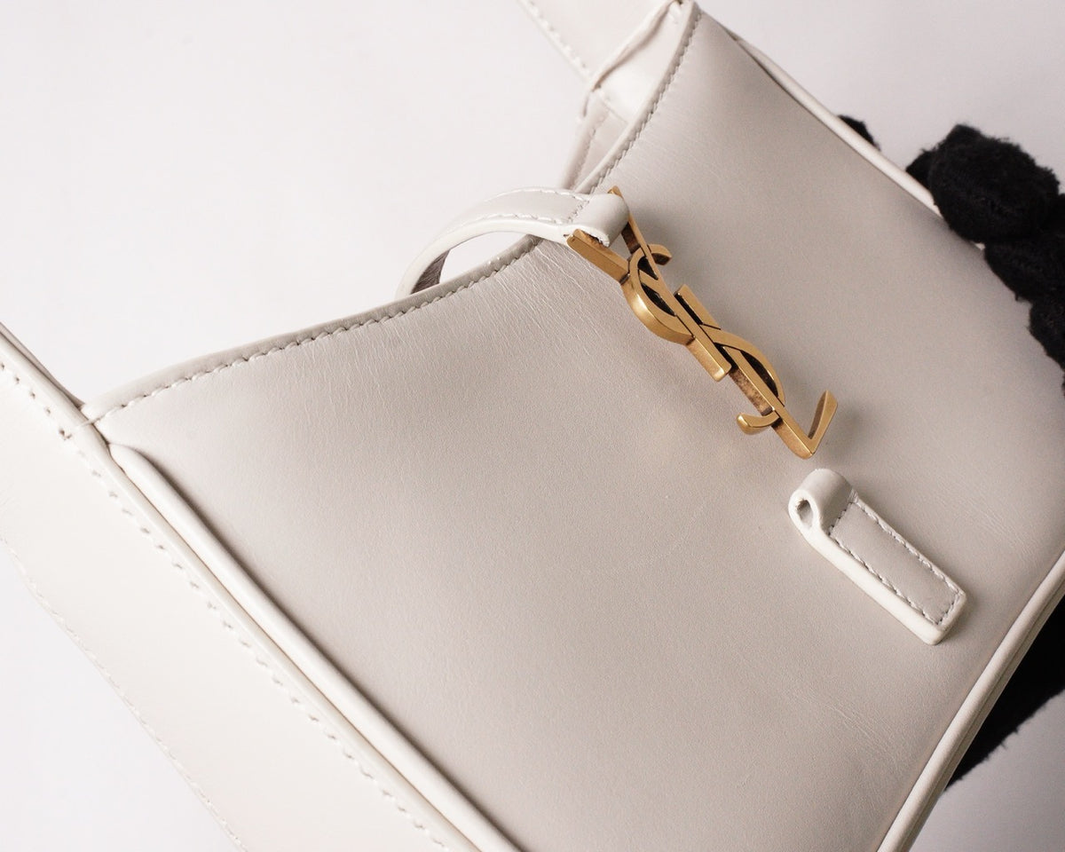 YSL Le 5 A 7 白色滑面皮革流浪包