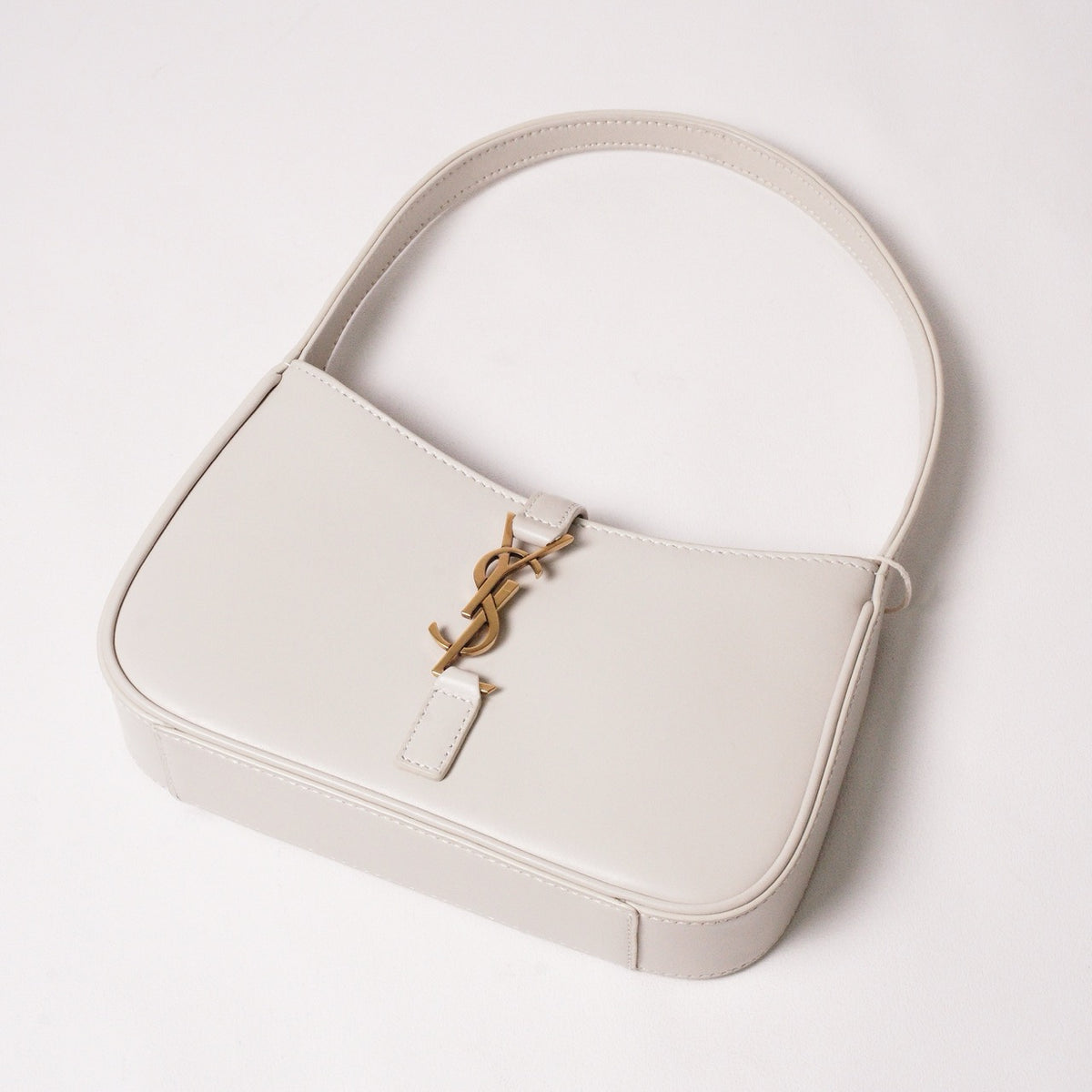 YSL Le 5 A 7 白色滑面皮革流浪包
